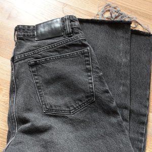ZARA_Washed black cropped denim with frayed edges